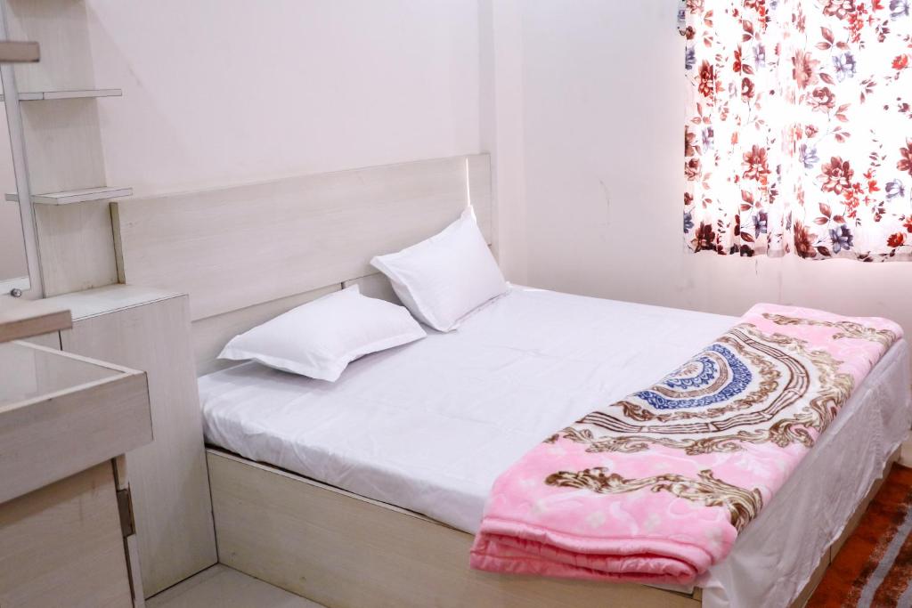 Standard Non-AC Room with ceiling fan